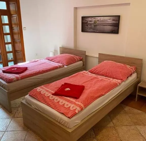 Majatalo Penzion Pod Lesem