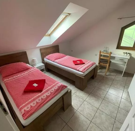 Majatalo Penzion Pod Lesem