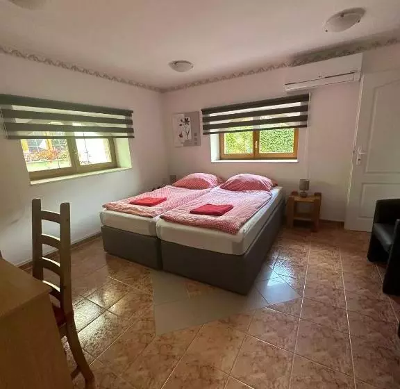 Majatalo Penzion Pod Lesem