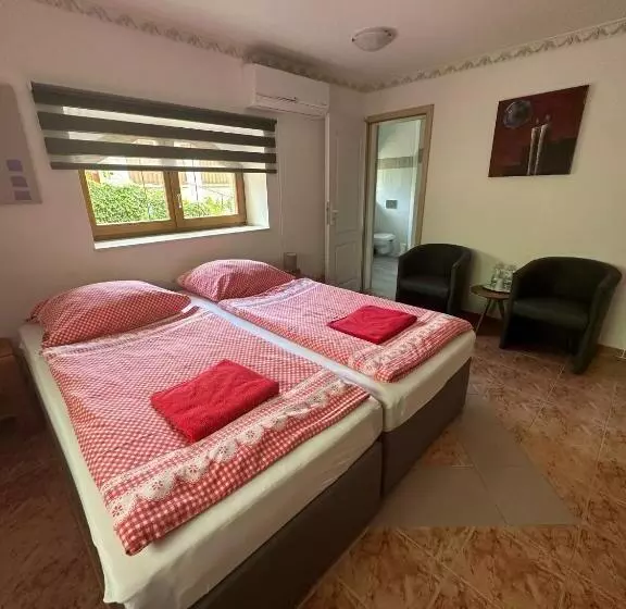 Majatalo Penzion Pod Lesem