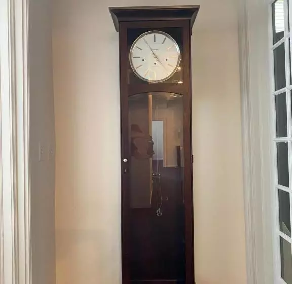 The Argus Hotel & Cocktail Lounge