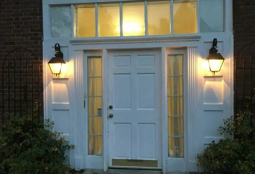 The Argus Hotel & Cocktail Lounge