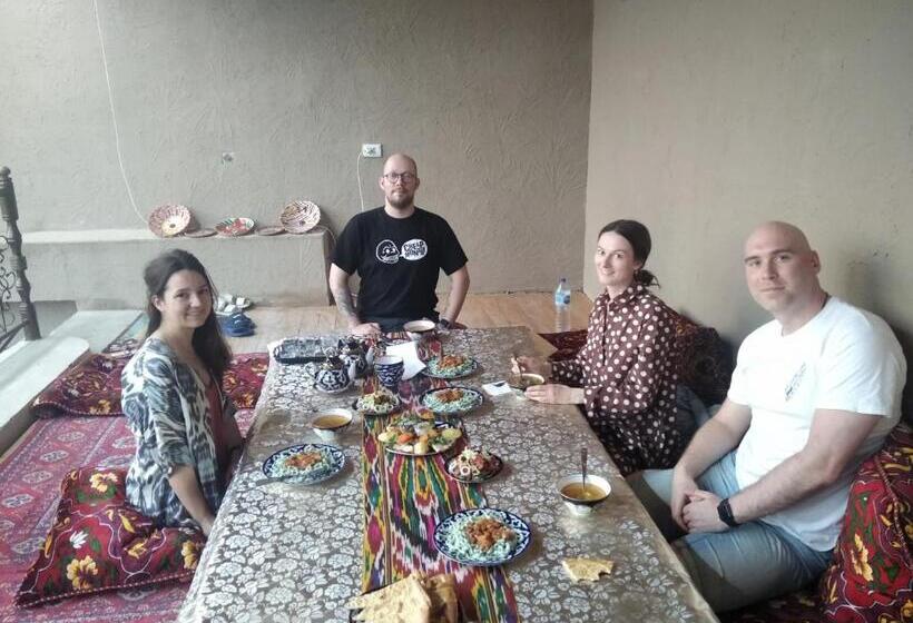 پانسیون Guest House Art Postindoz