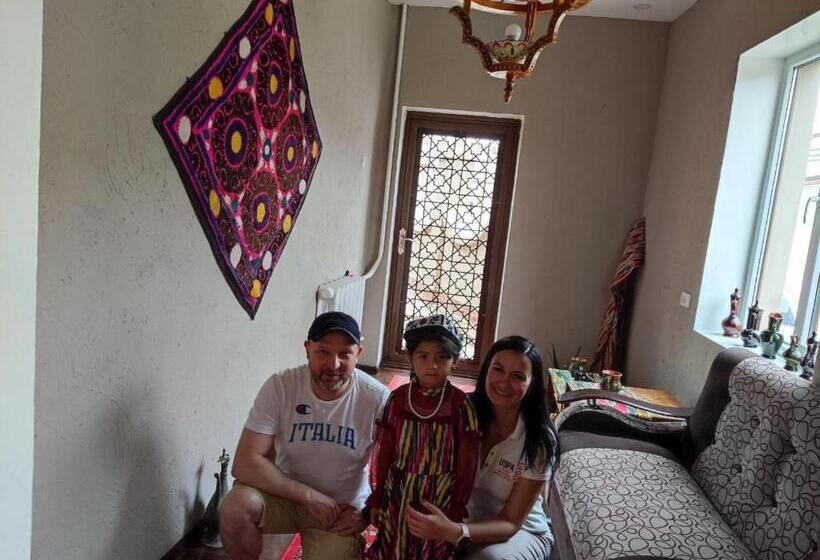 پانسیون Guest House Art Postindoz