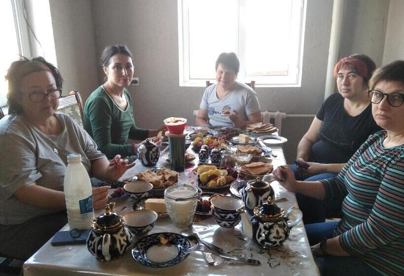 پانسیون Guest House Art Postindoz