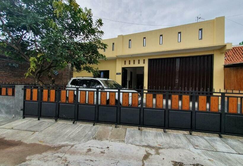 Pension Omo Inn Solo Redpartner