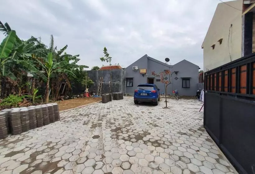 Pension Omo Inn Solo Redpartner
