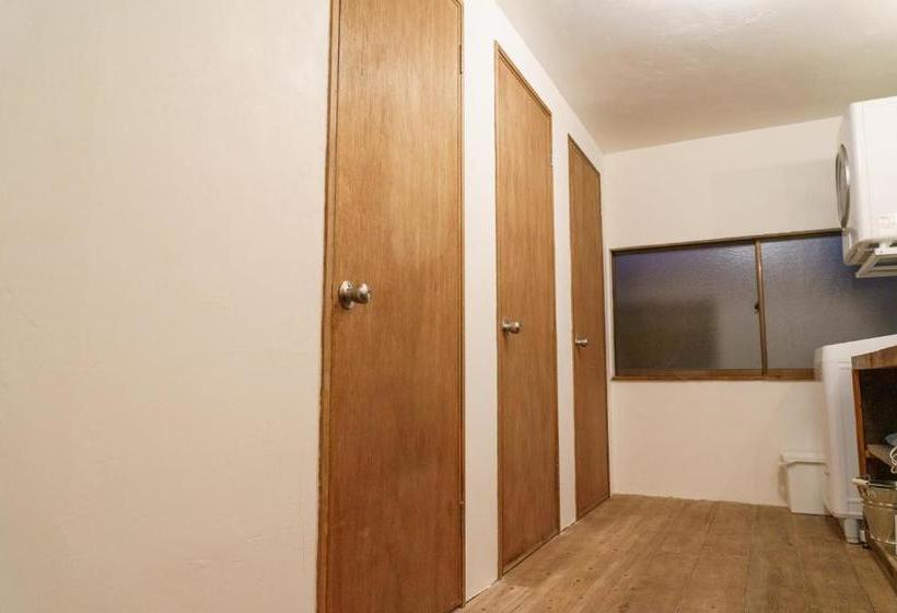 Общежитие ゲストハウス さんかくワサビ Guest House Sankaku Wasabi