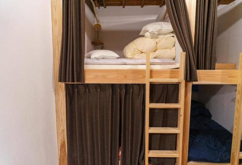 Общежитие ゲストハウス さんかくワサビ Guest House Sankaku Wasabi