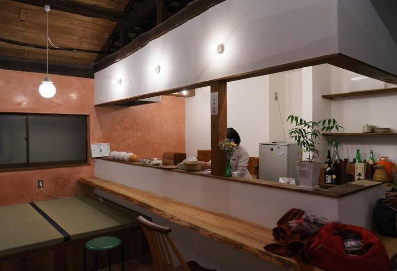 Общежитие ゲストハウス さんかくワサビ Guest House Sankaku Wasabi