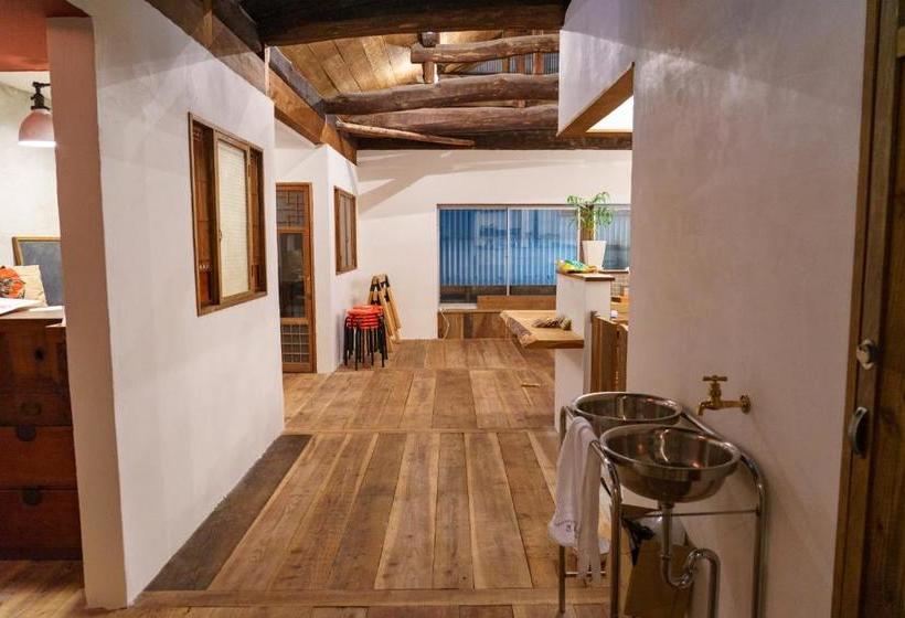 Общежитие ゲストハウス さんかくワサビ Guest House Sankaku Wasabi