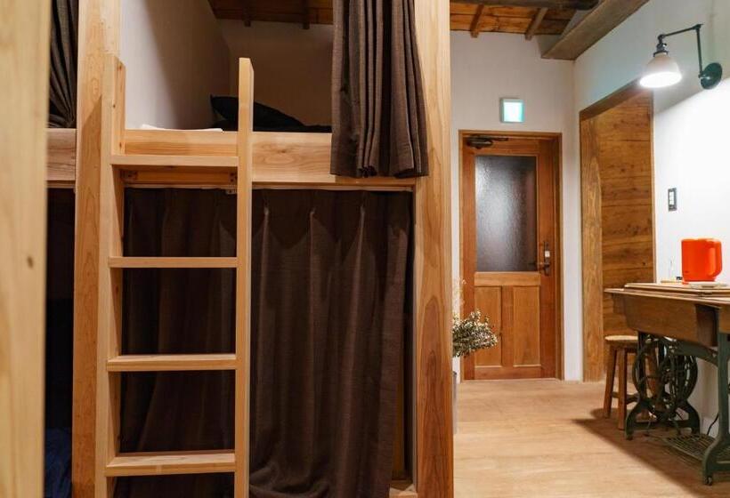 Общежитие ゲストハウス さんかくワサビ Guest House Sankaku Wasabi