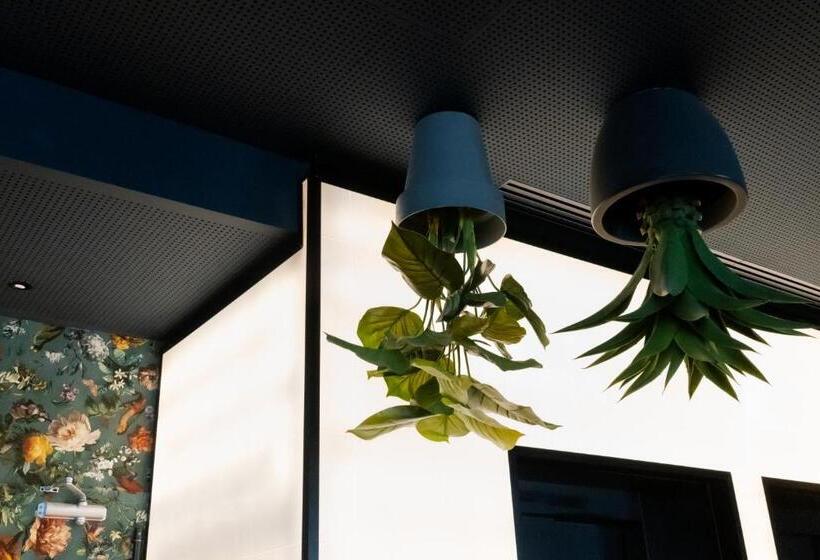 هتل Chic & Basic Gravity