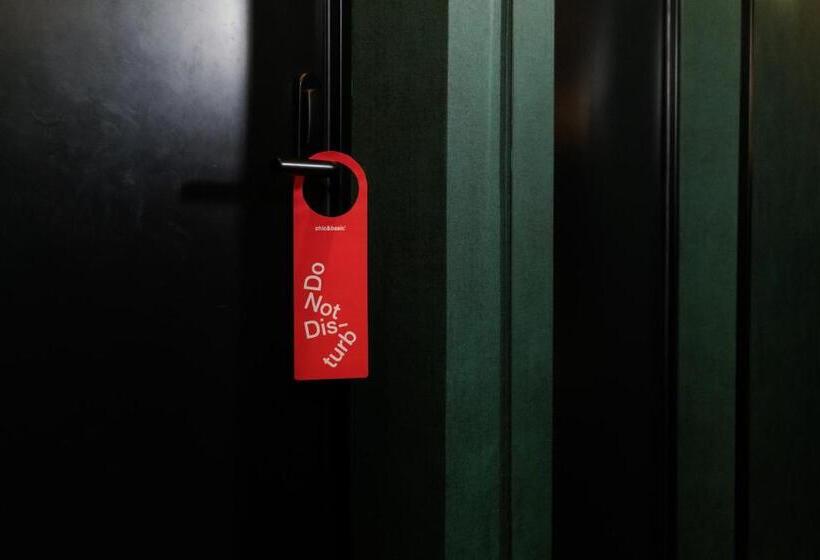 هتل Chic & Basic Gravity