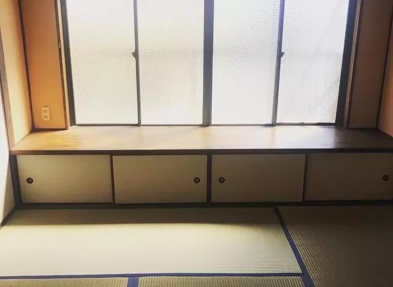 Majatalo 尾道ゲストハウス シータ村