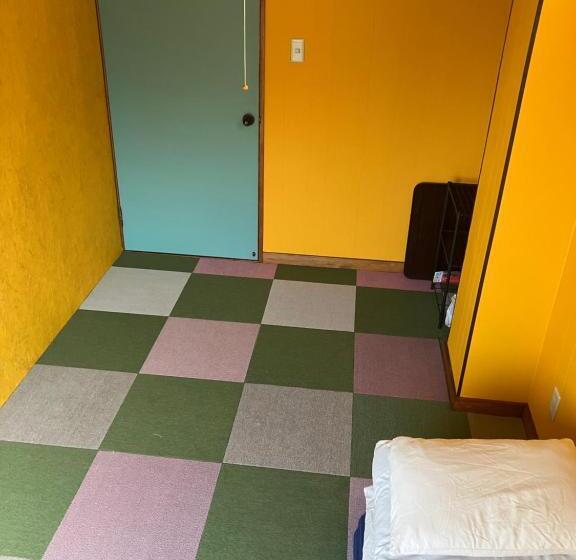 پانسیون 尾道ゲストハウス シータ村