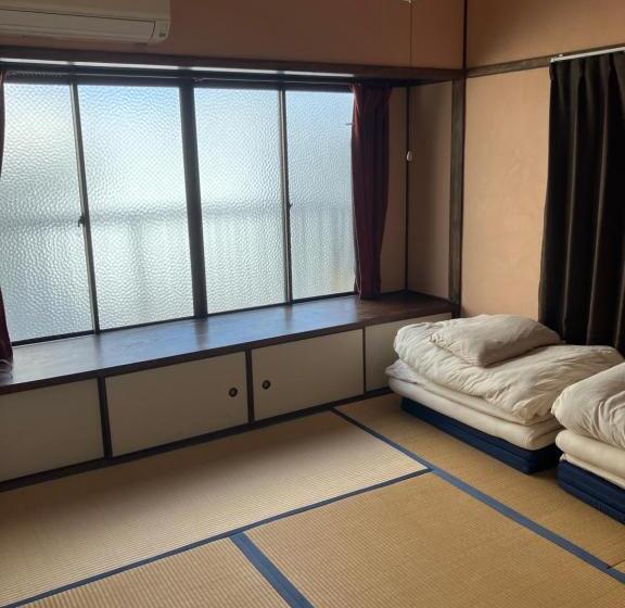 پانسیون 尾道ゲストハウス シータ村