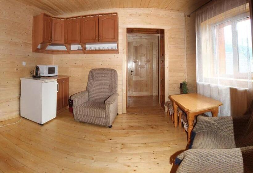 بنسيون під каштаном