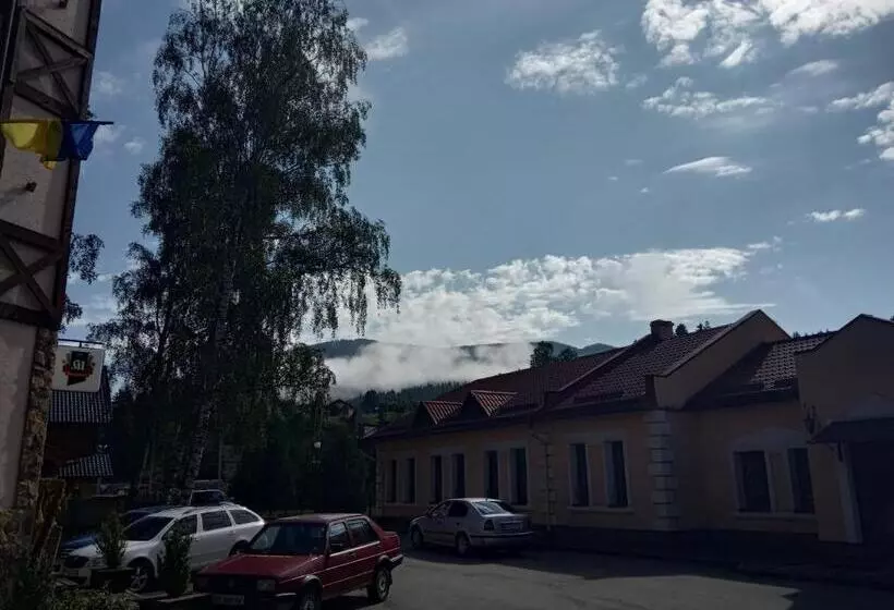 Majatalo під каштаном