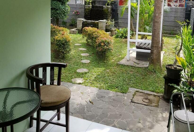 بنسيون Embe Pitoe Syariah Gejayan Mitra Reddoorz