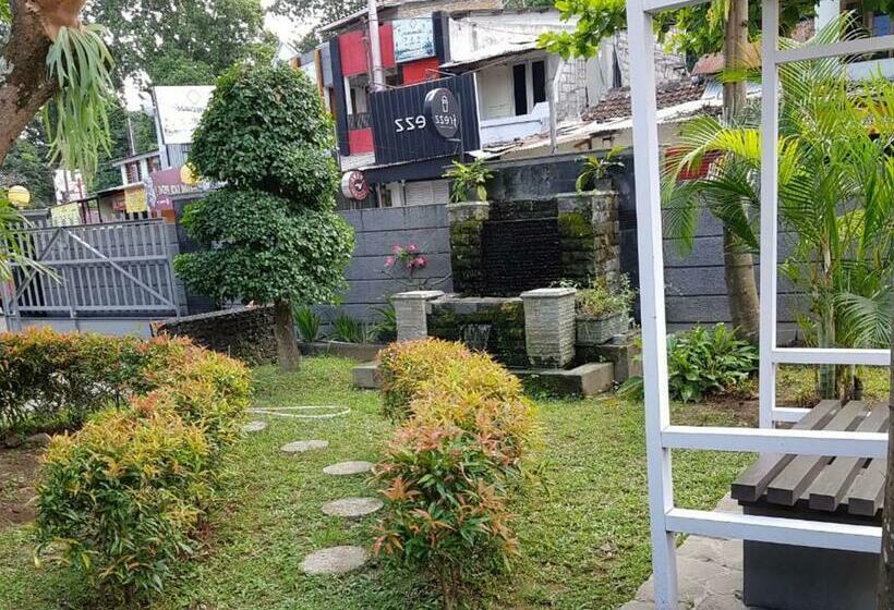 بنسيون Embe Pitoe Syariah Gejayan Mitra Reddoorz