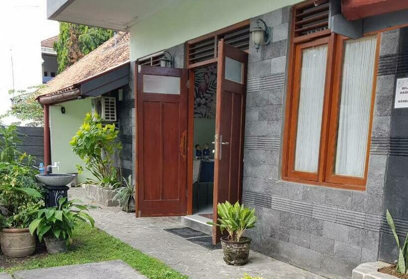 بنسيون Embe Pitoe Syariah Gejayan Mitra Reddoorz