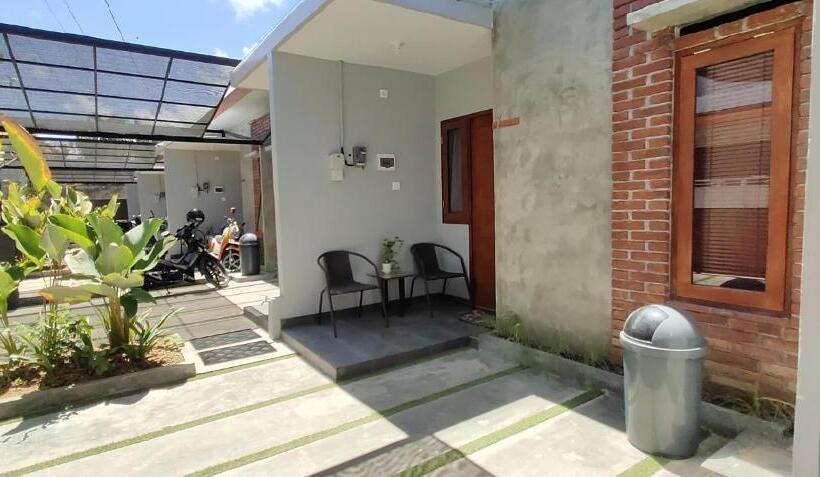 بنسيون Embe Pitoe Syariah Gejayan Mitra Reddoorz