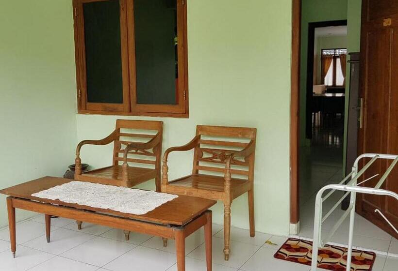 بنسيون Embe Pitoe Syariah Gejayan Mitra Reddoorz