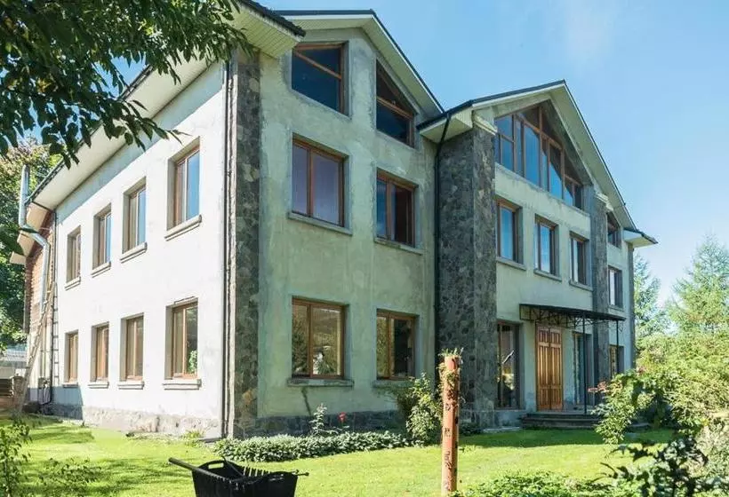 Aamiaismajoitus (B&B) старе подвір я