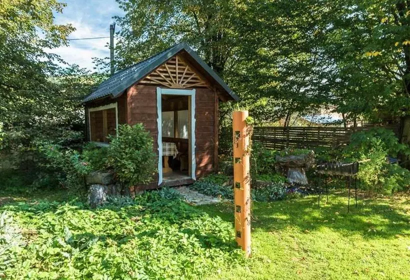 Aamiaismajoitus (B&B) старе подвір я