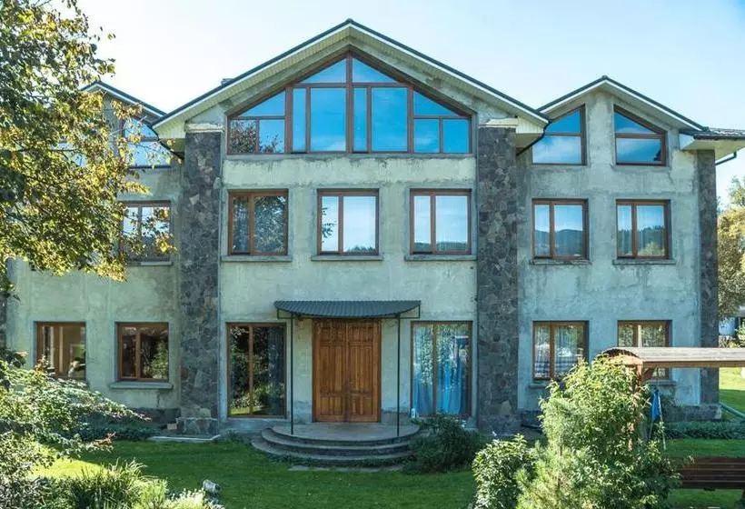 Aamiaismajoitus (B&B) старе подвір я