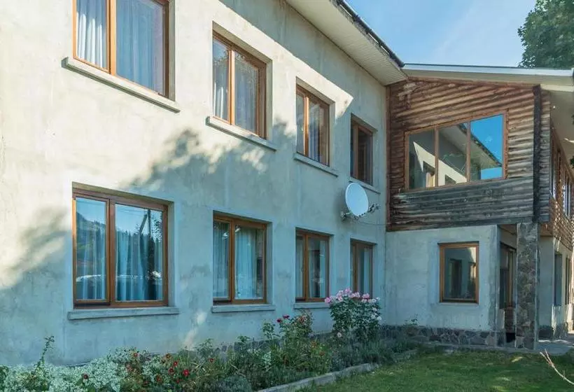Aamiaismajoitus (B&B) старе подвір я