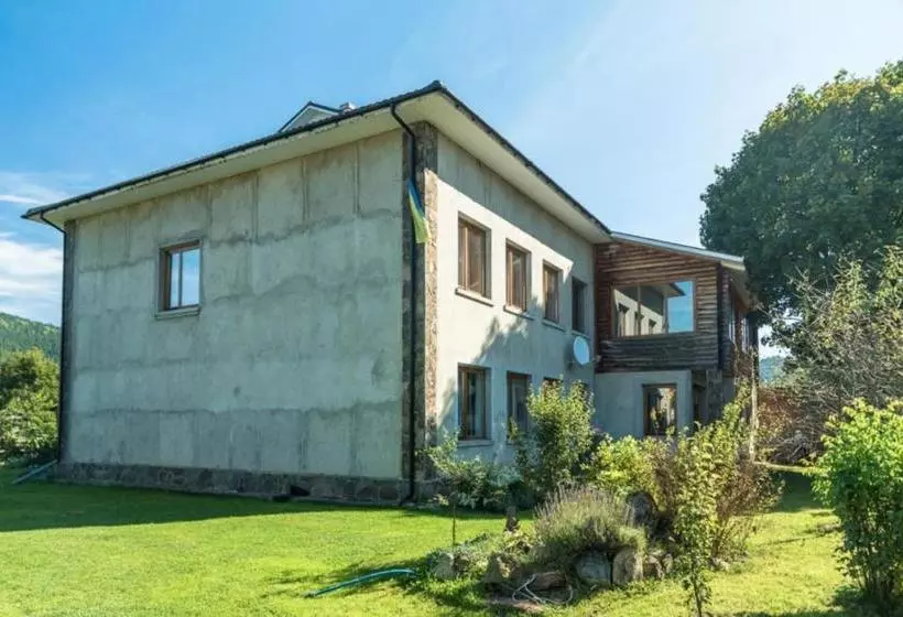 Aamiaismajoitus (B&B) старе подвір я