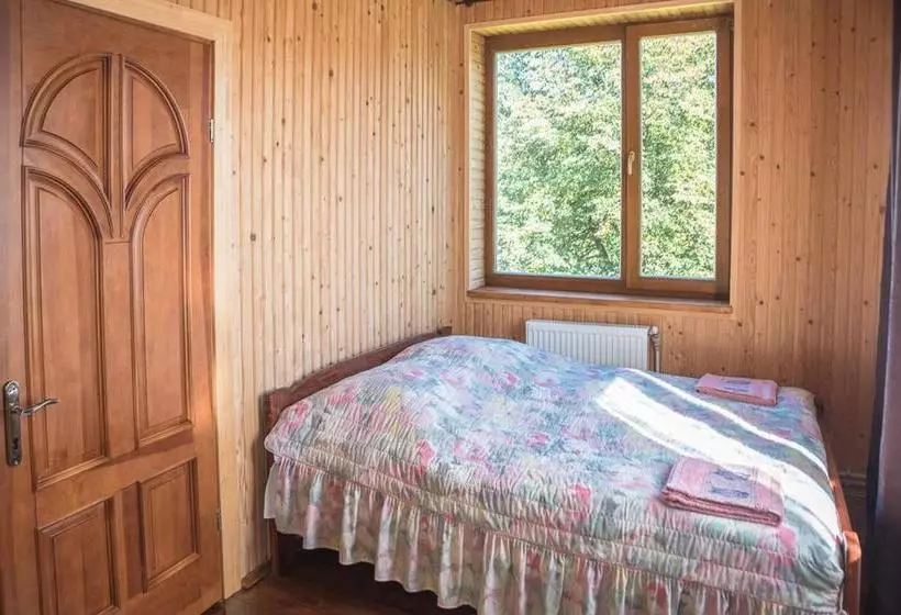 Aamiaismajoitus (B&B) старе подвір я