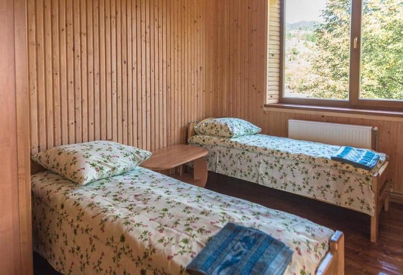 Bed & Breakfast старе подвір я