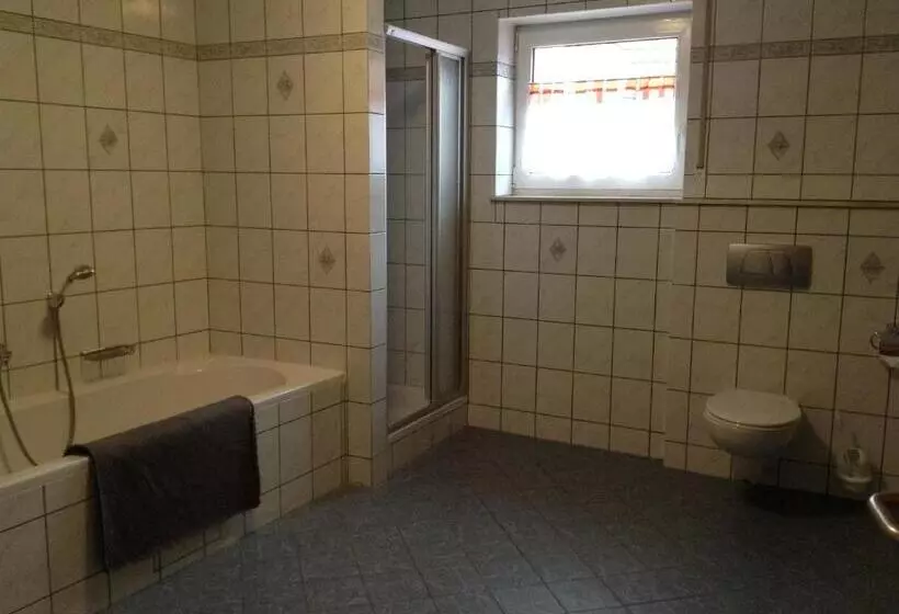 Aamiaismajoitus (B&B) Landhotel Müller Im Donautal