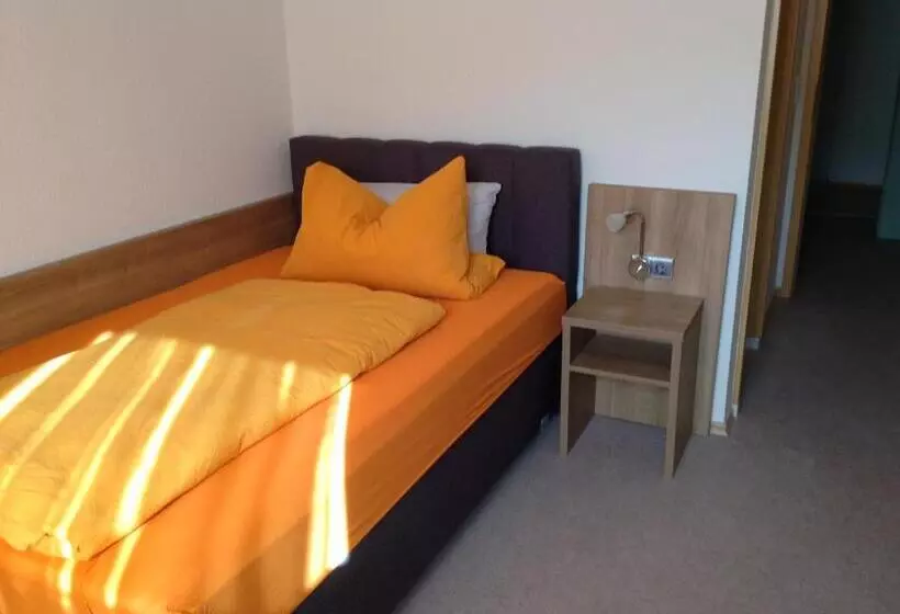 Aamiaismajoitus (B&B) Landhotel Müller Im Donautal