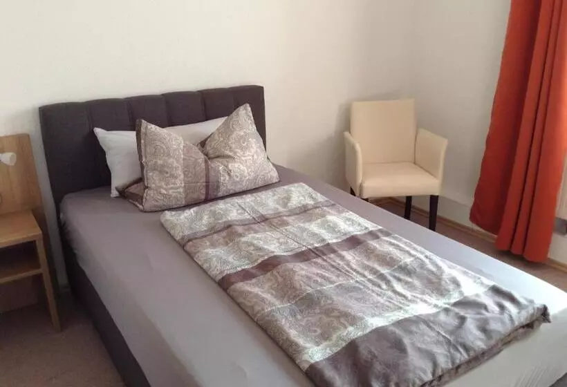 Aamiaismajoitus (B&B) Landhotel Müller Im Donautal