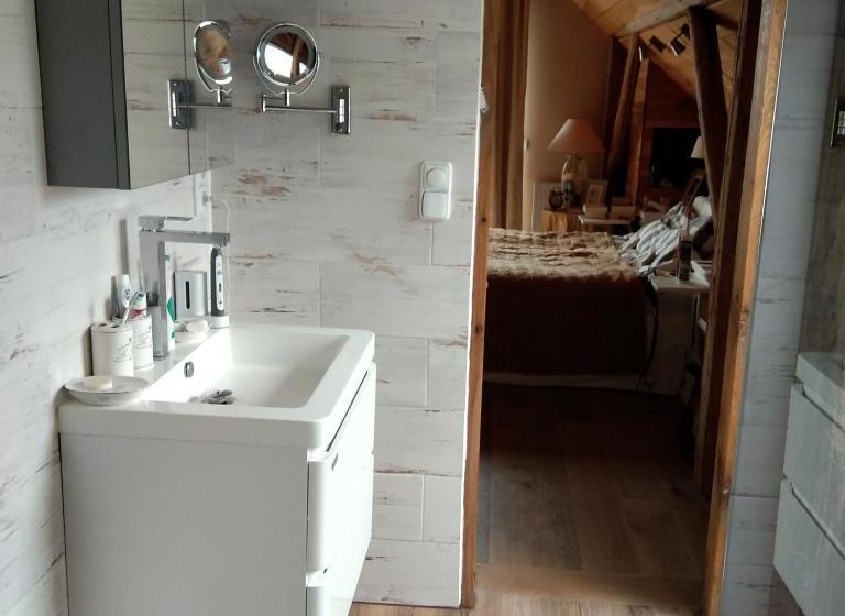 Aamiaismajoitus (B&B) Romantic Cottage