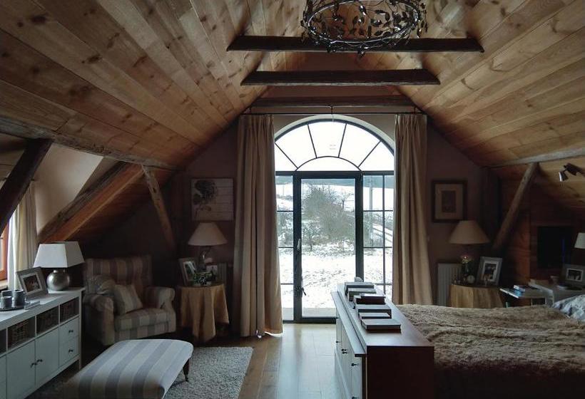 Aamiaismajoitus (B&B) Romantic Cottage