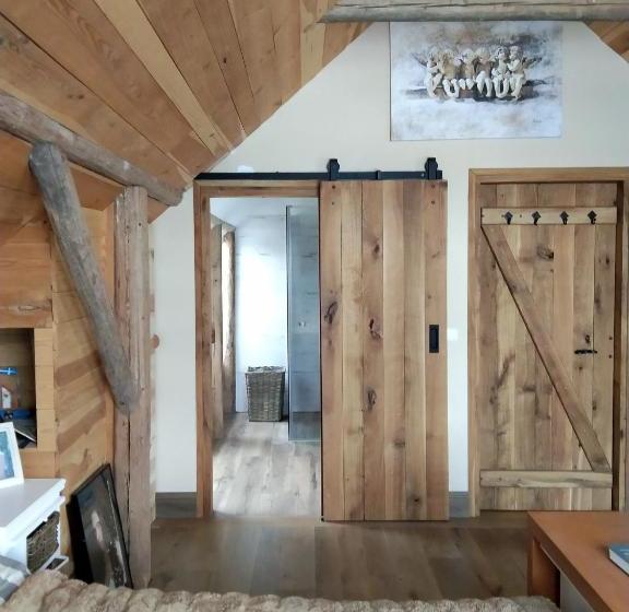 Aamiaismajoitus (B&B) Romantic Cottage