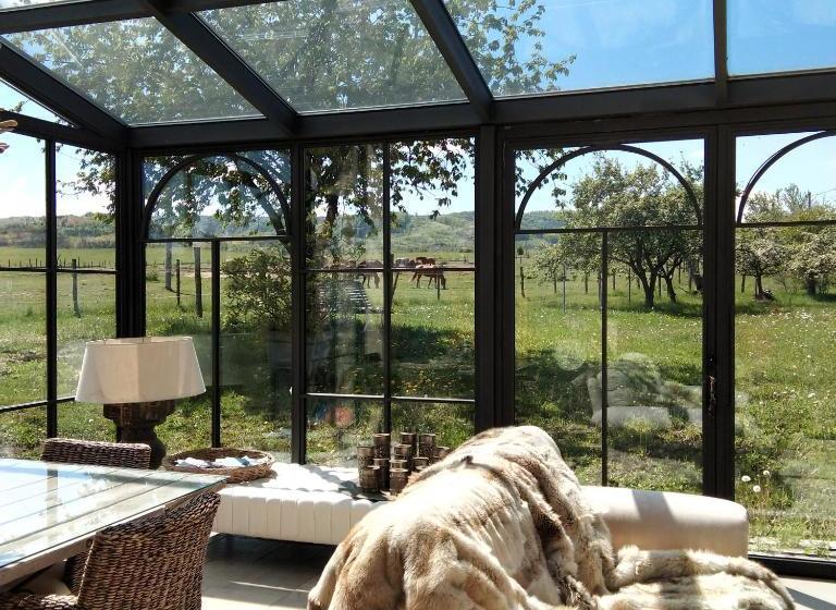 Aamiaismajoitus (B&B) Romantic Cottage