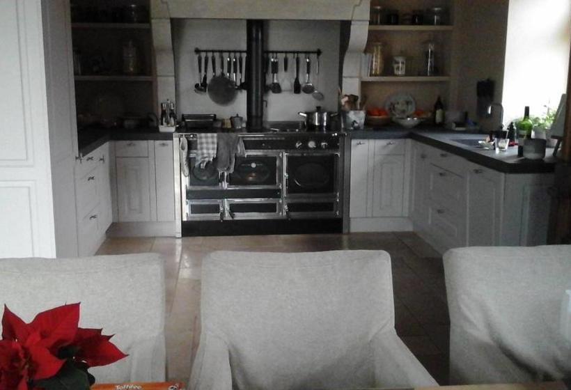 Aamiaismajoitus (B&B) Romantic Cottage