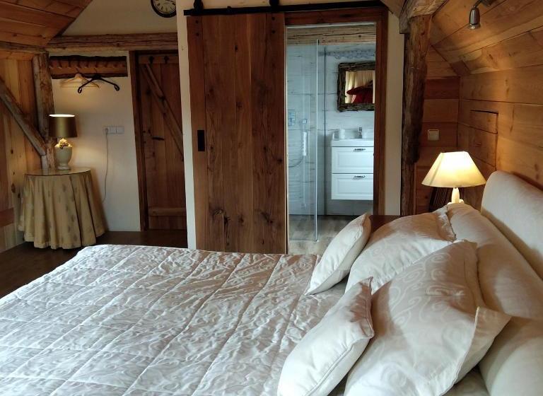 Aamiaismajoitus (B&B) Romantic Cottage