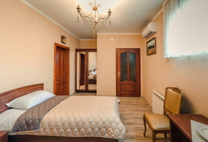 酒店 готель «вишневий сад»