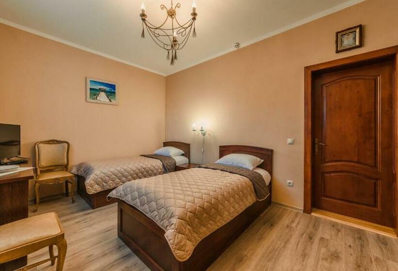 酒店 готель «вишневий сад»