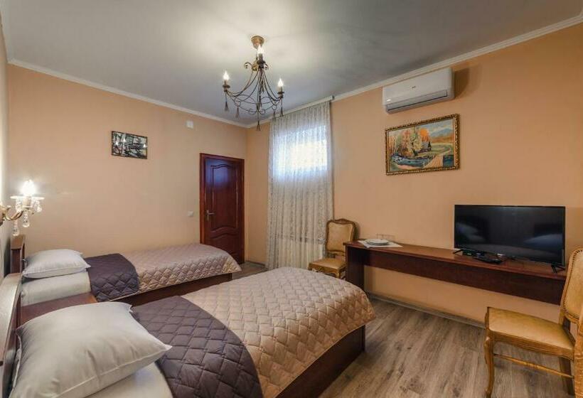 酒店 готель «вишневий сад»