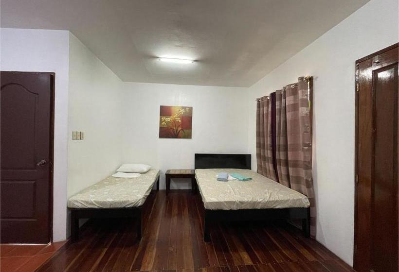 Отель Oyo 796 Southpoint Hostel And Restobar