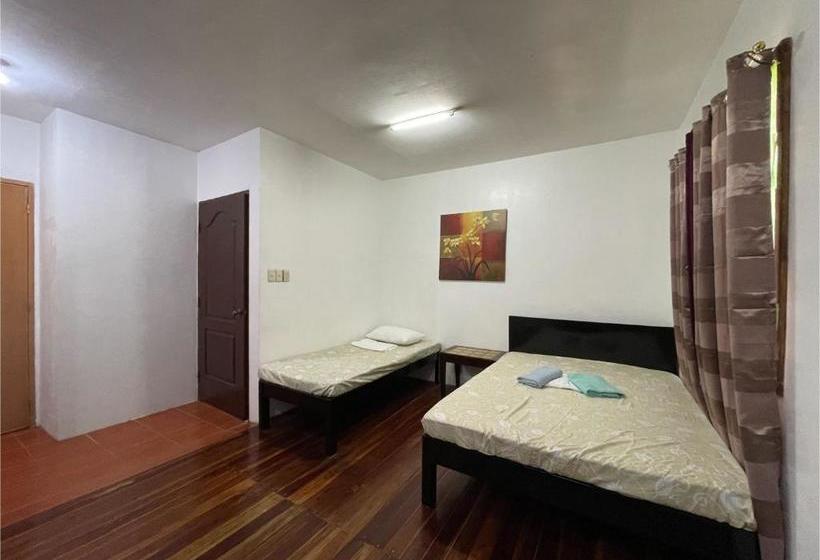 Отель Oyo 796 Southpoint Hostel And Restobar