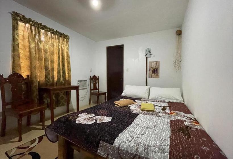 Отель Oyo 796 Southpoint Hostel And Restobar